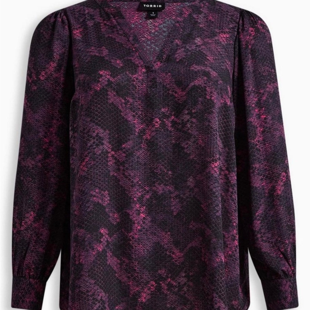 Torrid ECU Harper Georgette Pullover Blouse, Purple/Black Snakeskin Like Print